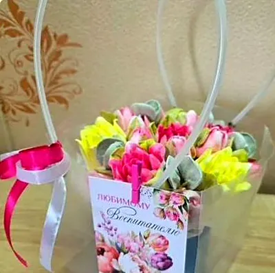 Зефирные цветы в шляпной коробке с ручками